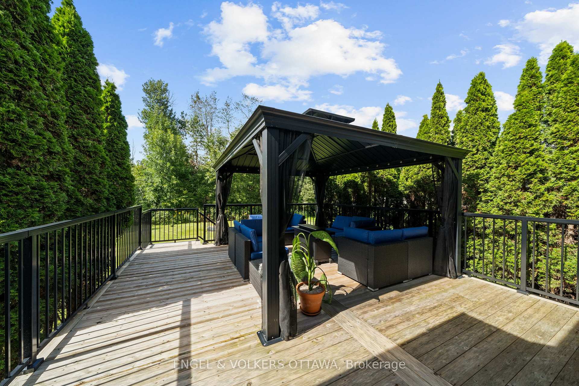 Photo 36 of 557 Tullamore Street, Ottawa, Riverside South — HOMEH