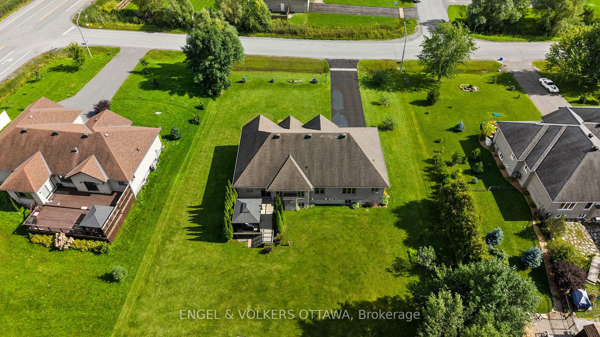Photo 40 of 557 Tullamore Street, Ottawa, Riverside South — HOMEH
