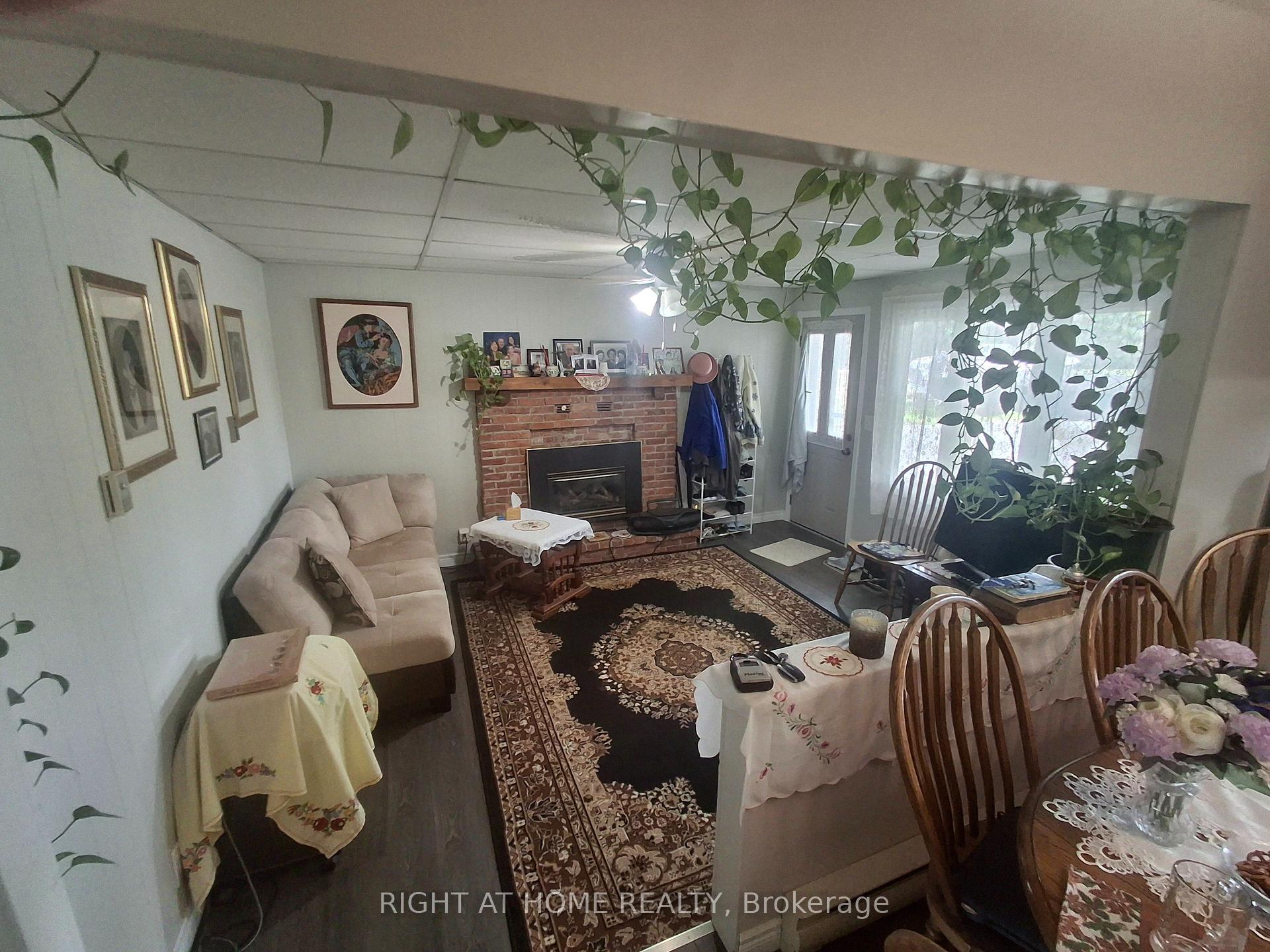 Photo 3 of 717 Mersea Rd 6 E, Leamington — HOMEH