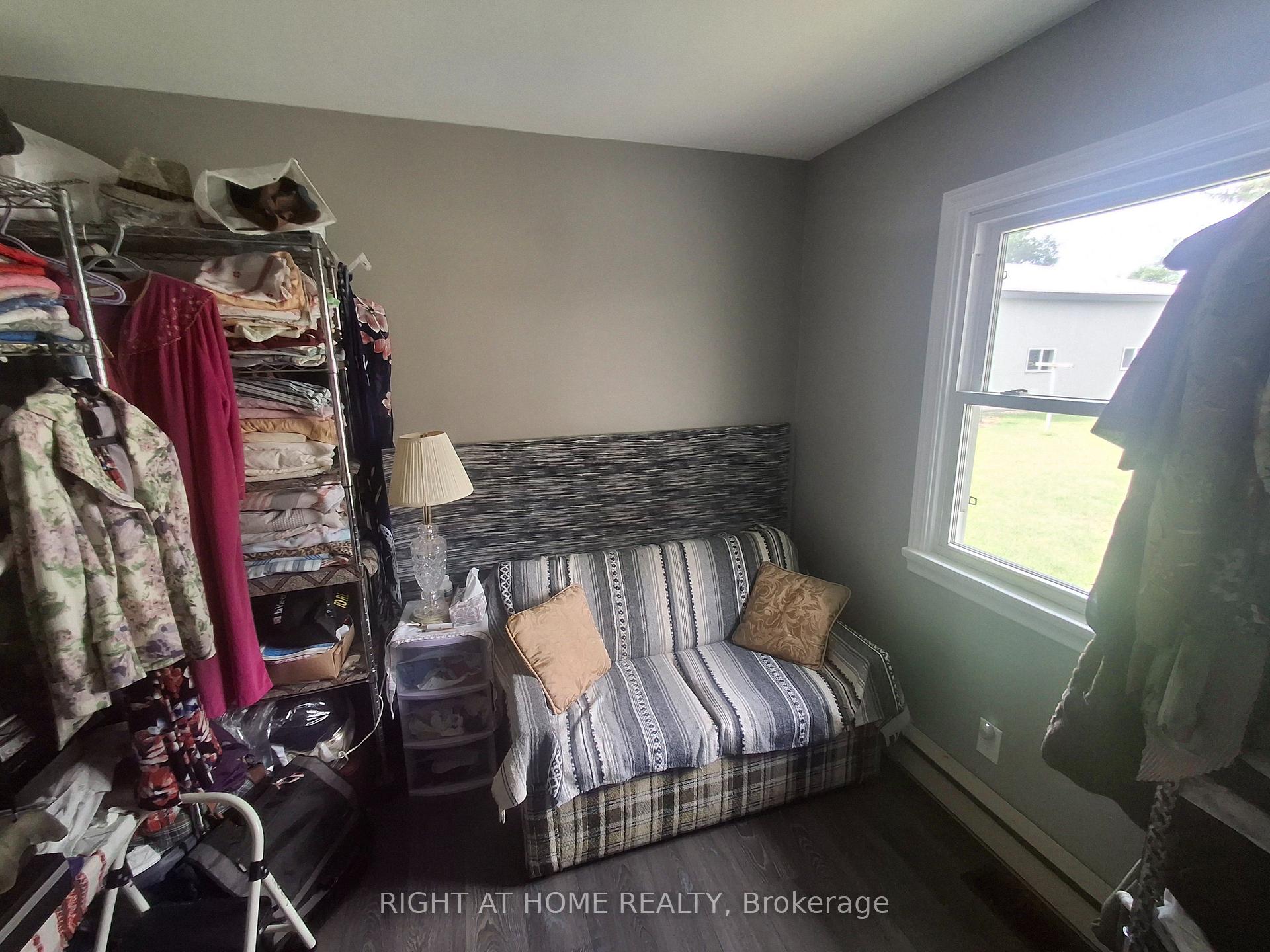 Photo 10 of 717 Mersea Rd 6 E, Leamington — HOMEH