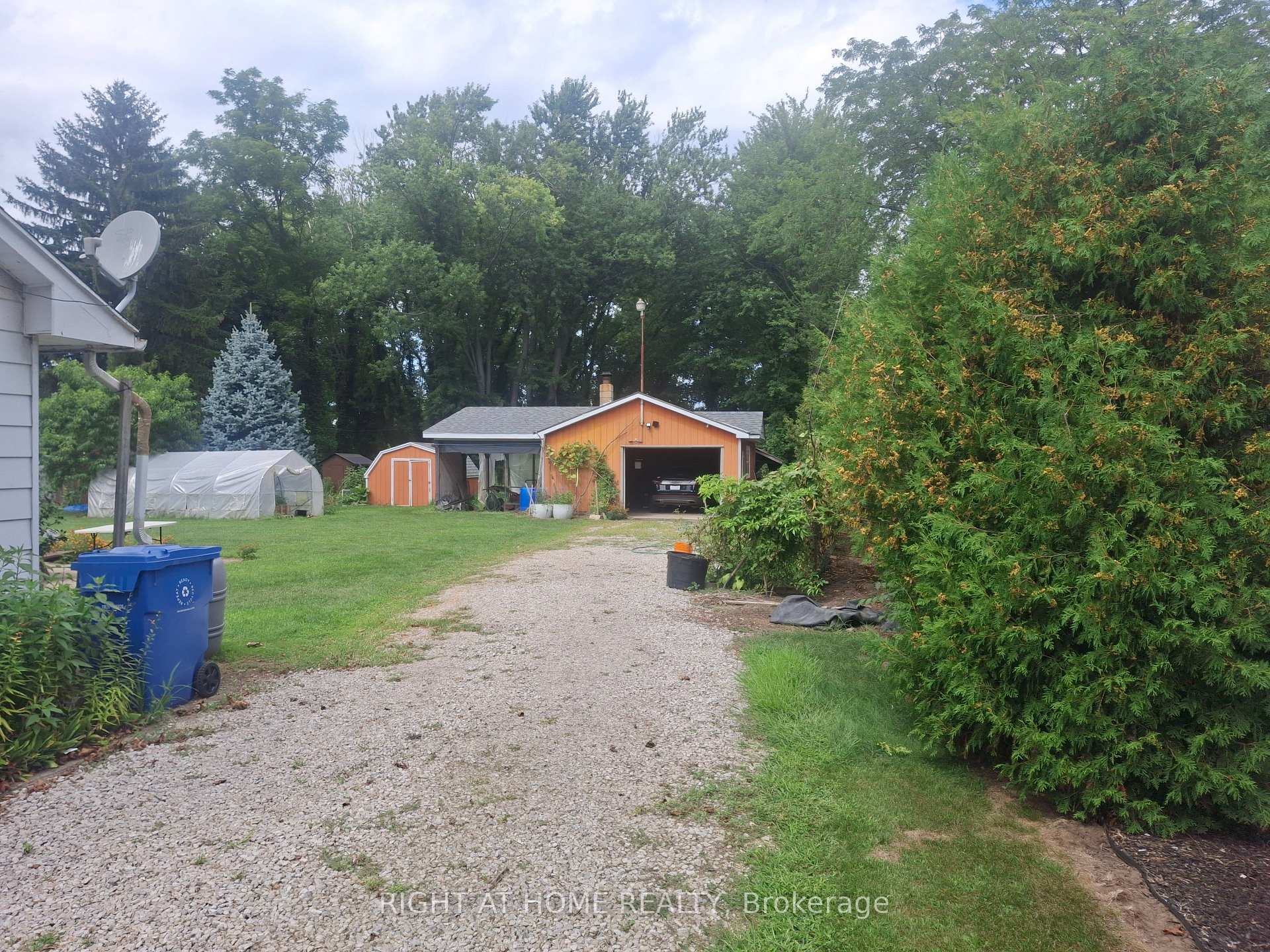 Photo 12 of 717 Mersea Rd 6 E, Leamington — HOMEH