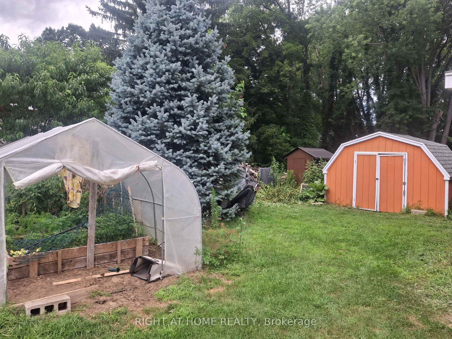 Photo 13 of 717 Mersea Rd 6 E, Leamington — HOMEH