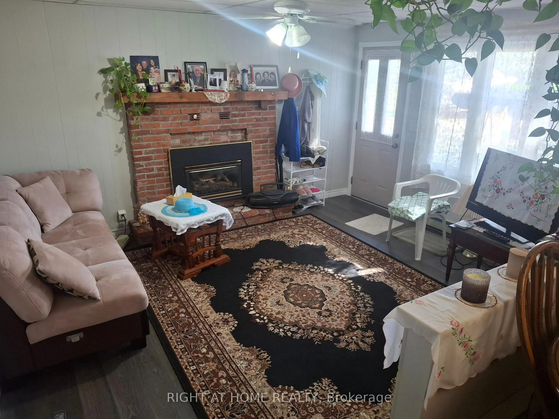 Photo 2 of 717 Mersea Rd 6 E, Leamington — HOMEH