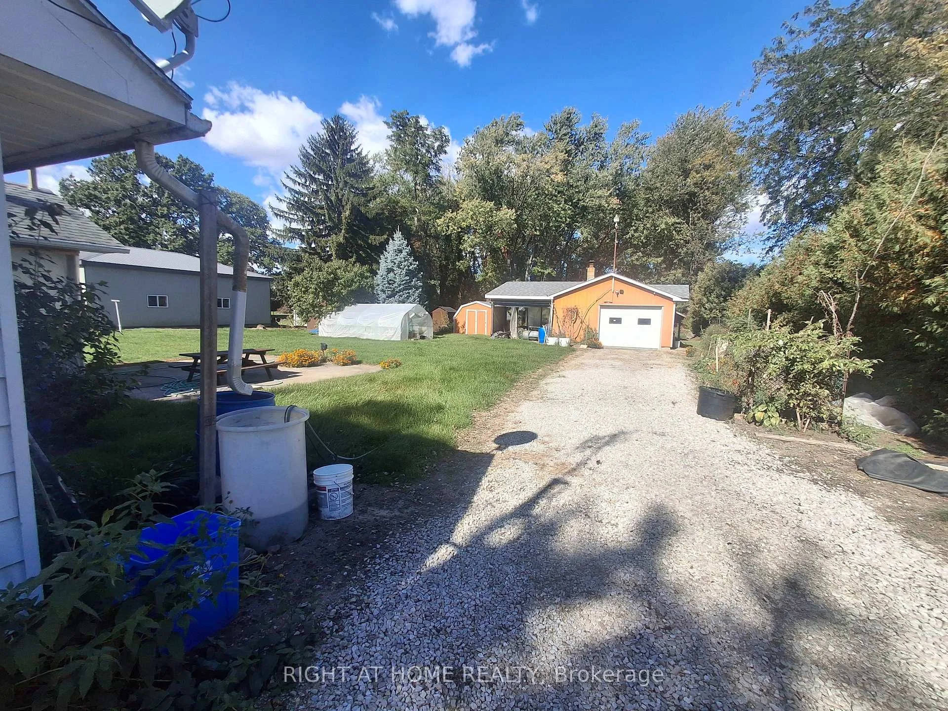 Photo 16 of 717 Mersea Rd 6 E, Leamington — HOMEH