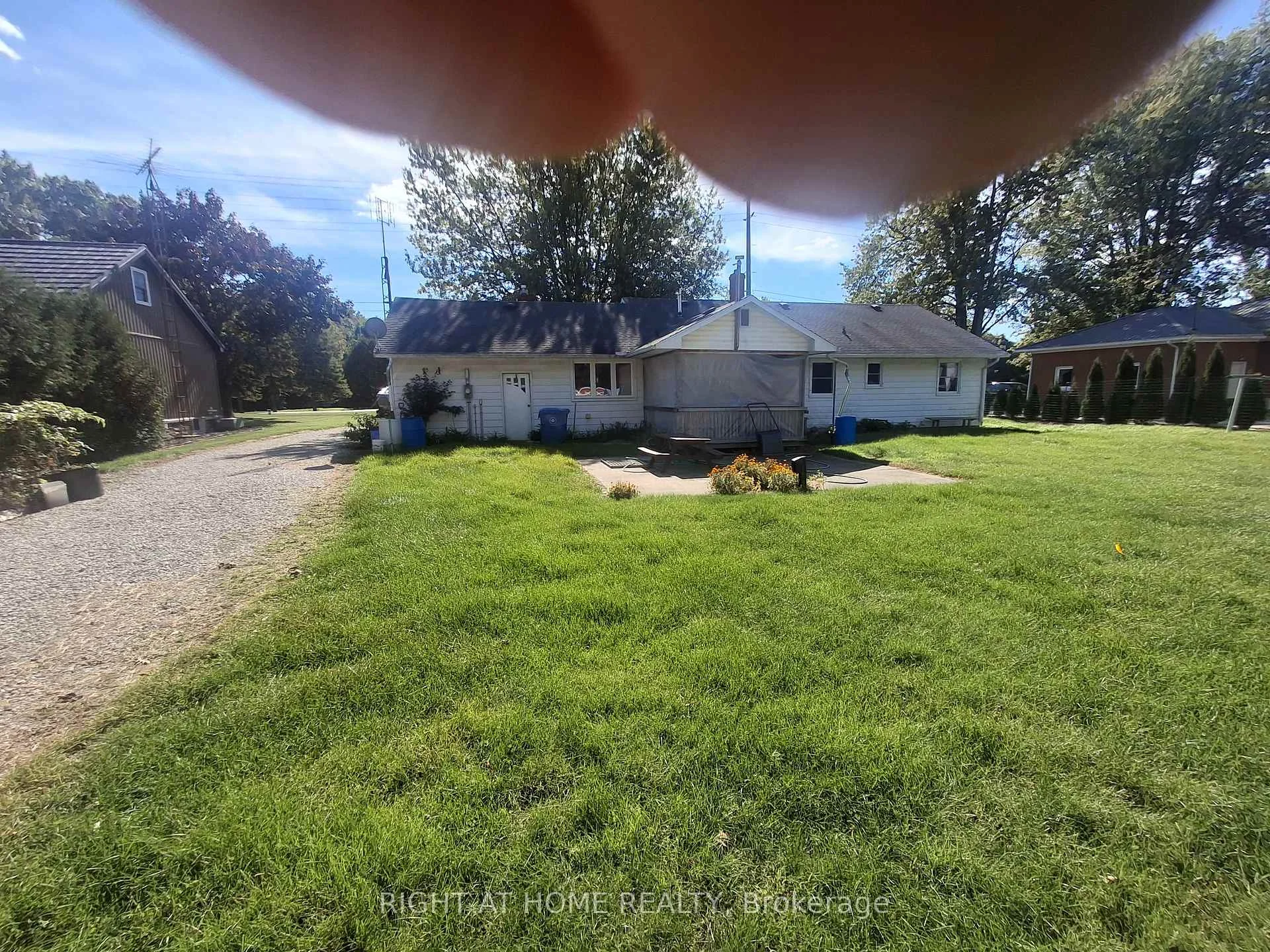 Photo 17 of 717 Mersea Rd 6 E, Leamington — HOMEH