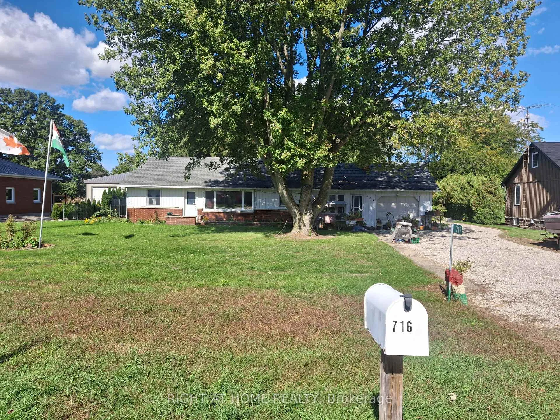 Photo 18 of 717 Mersea Rd 6 E, Leamington — HOMEH