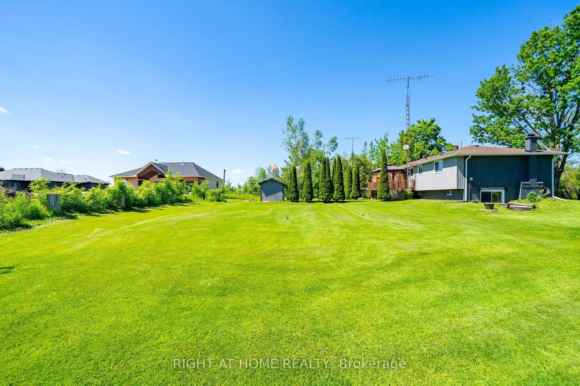Photo 2 of 4654 Mcneil Street, Ramara, Atherley — HOMEH
