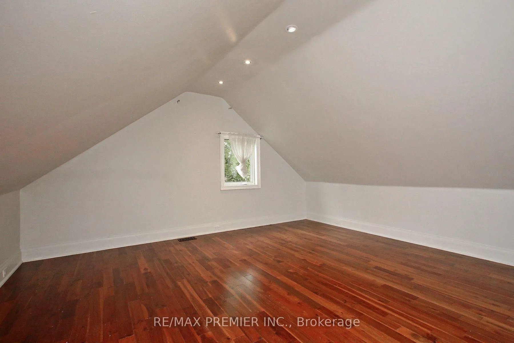 Photo 15 of 226 Ritson Road S, Oshawa, Central — HOMEH