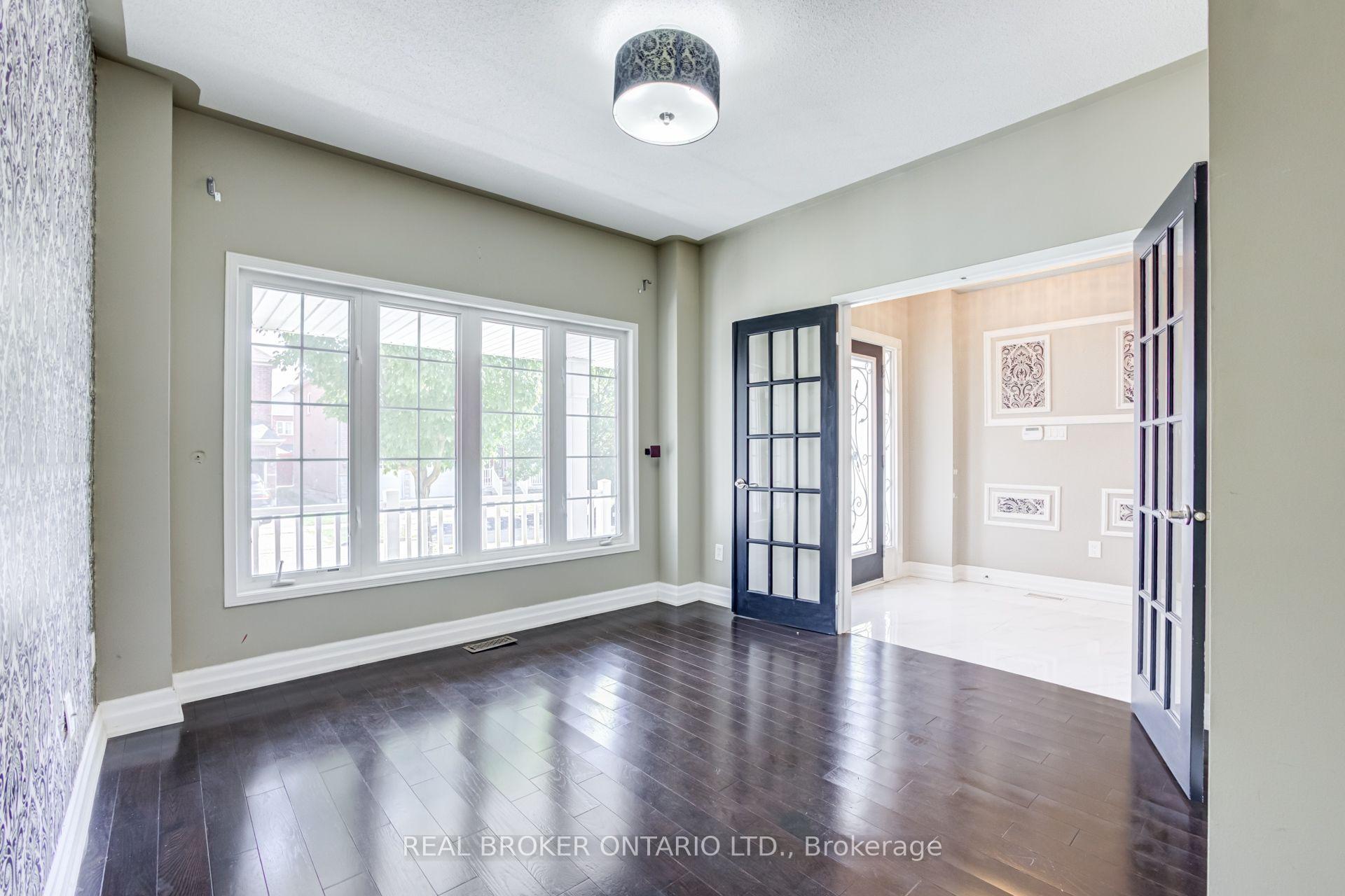 Photo 5 of 10 Coyle Street, Ajax, Northeast Ajax — HOMEH