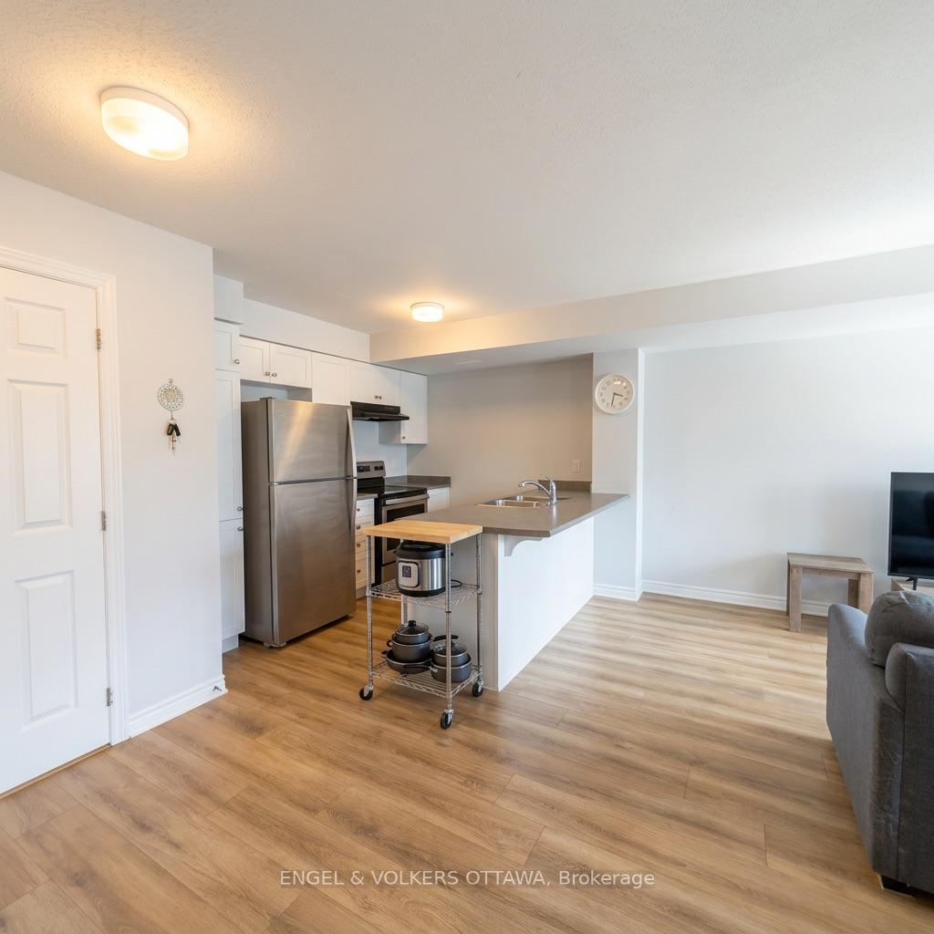Photo 4 of 110 Lapland Private, Ottawa, Kanata - Emerald Meadows/Trailwest — HOMEH