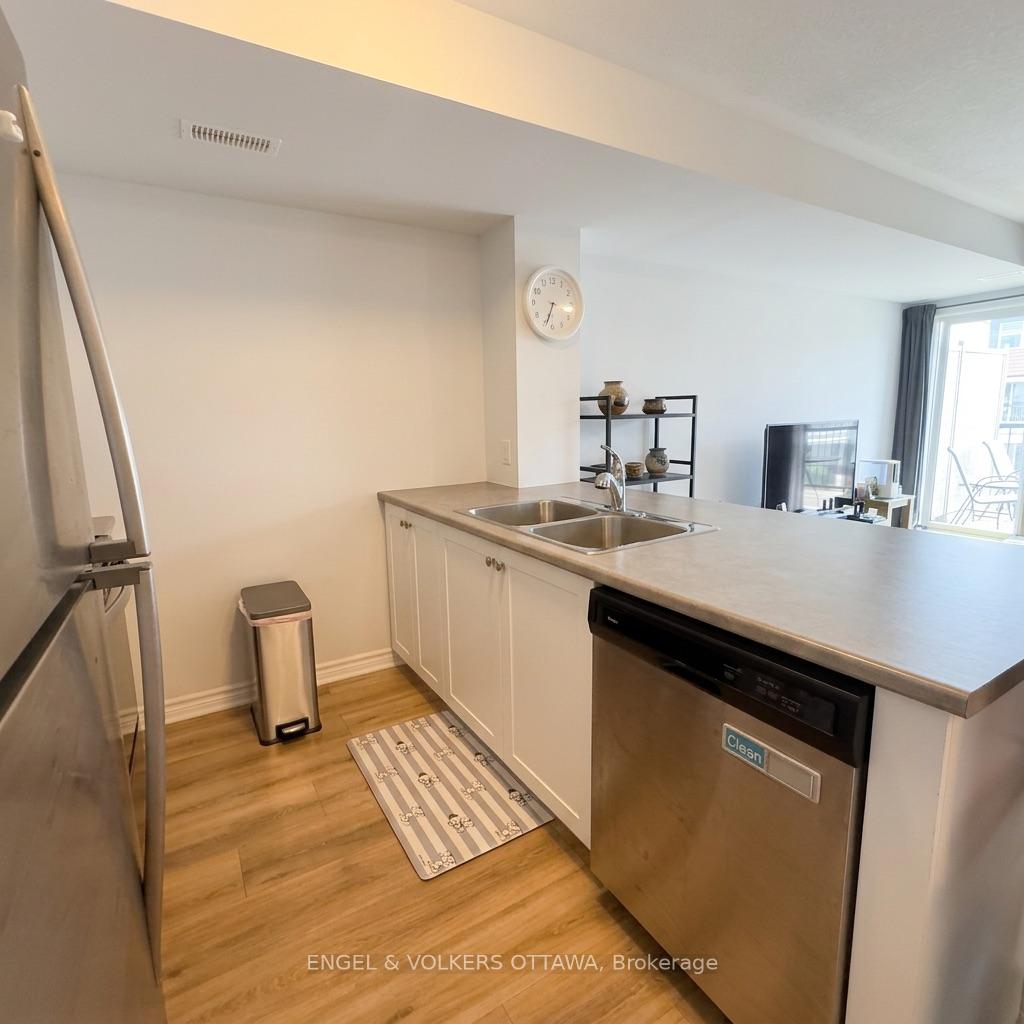 Photo 6 of 110 Lapland Private, Ottawa, Kanata - Emerald Meadows/Trailwest — HOMEH
