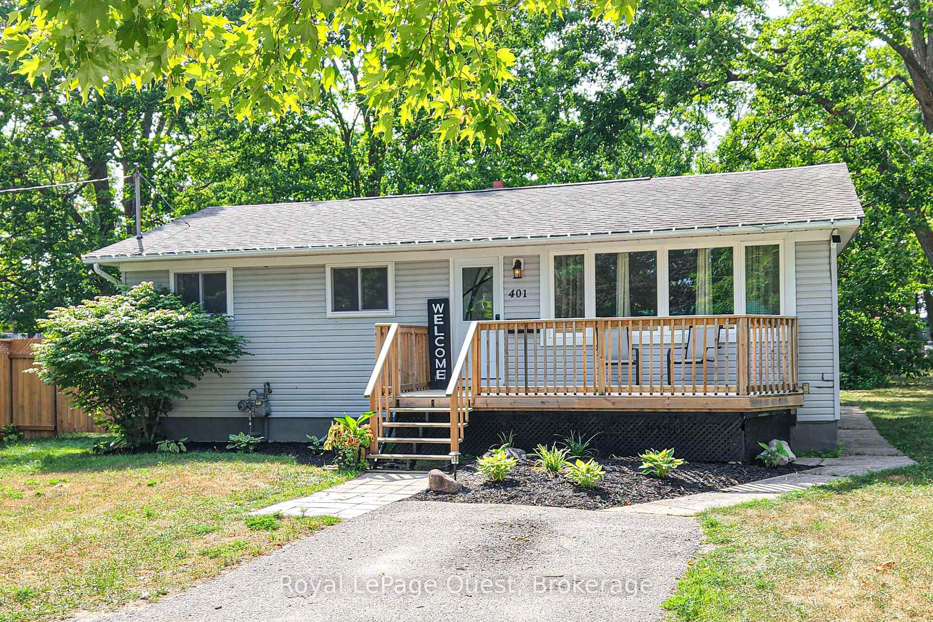 Photo of 401 Mississaga Street W