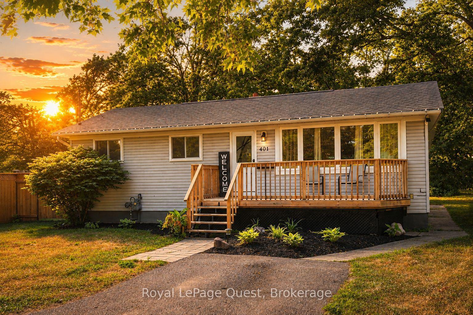 Front of 401 Mississaga Street W