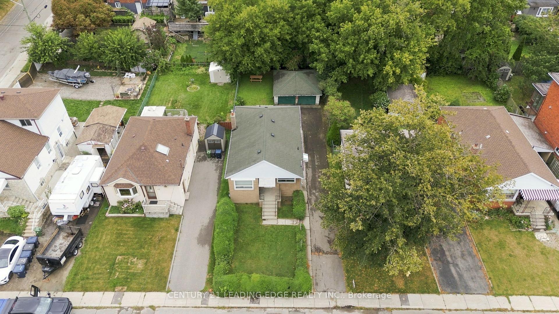 Photo 3 of 67 Pitt Avenue, Scarborough, Clairlea-Birchmount — HOMEH