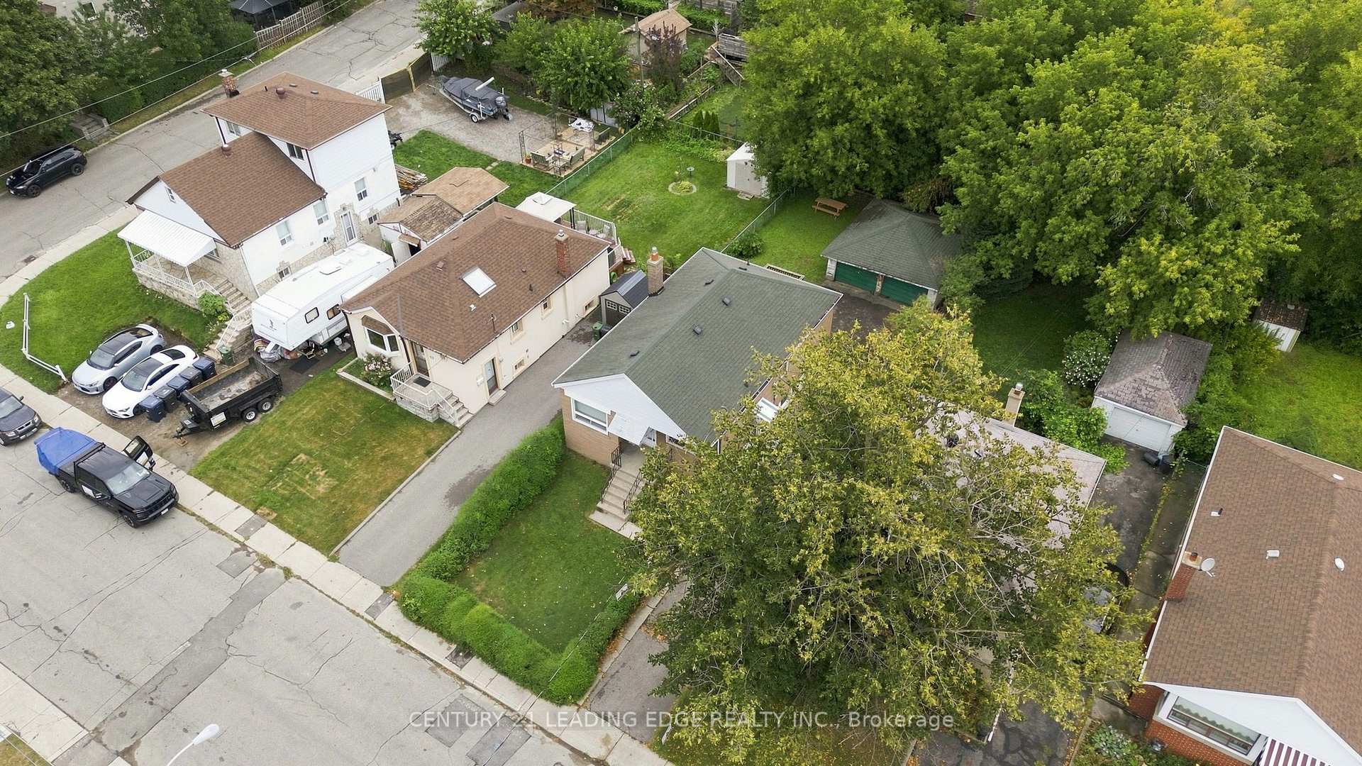 Photo 4 of 67 Pitt Avenue, Scarborough, Clairlea-Birchmount — HOMEH