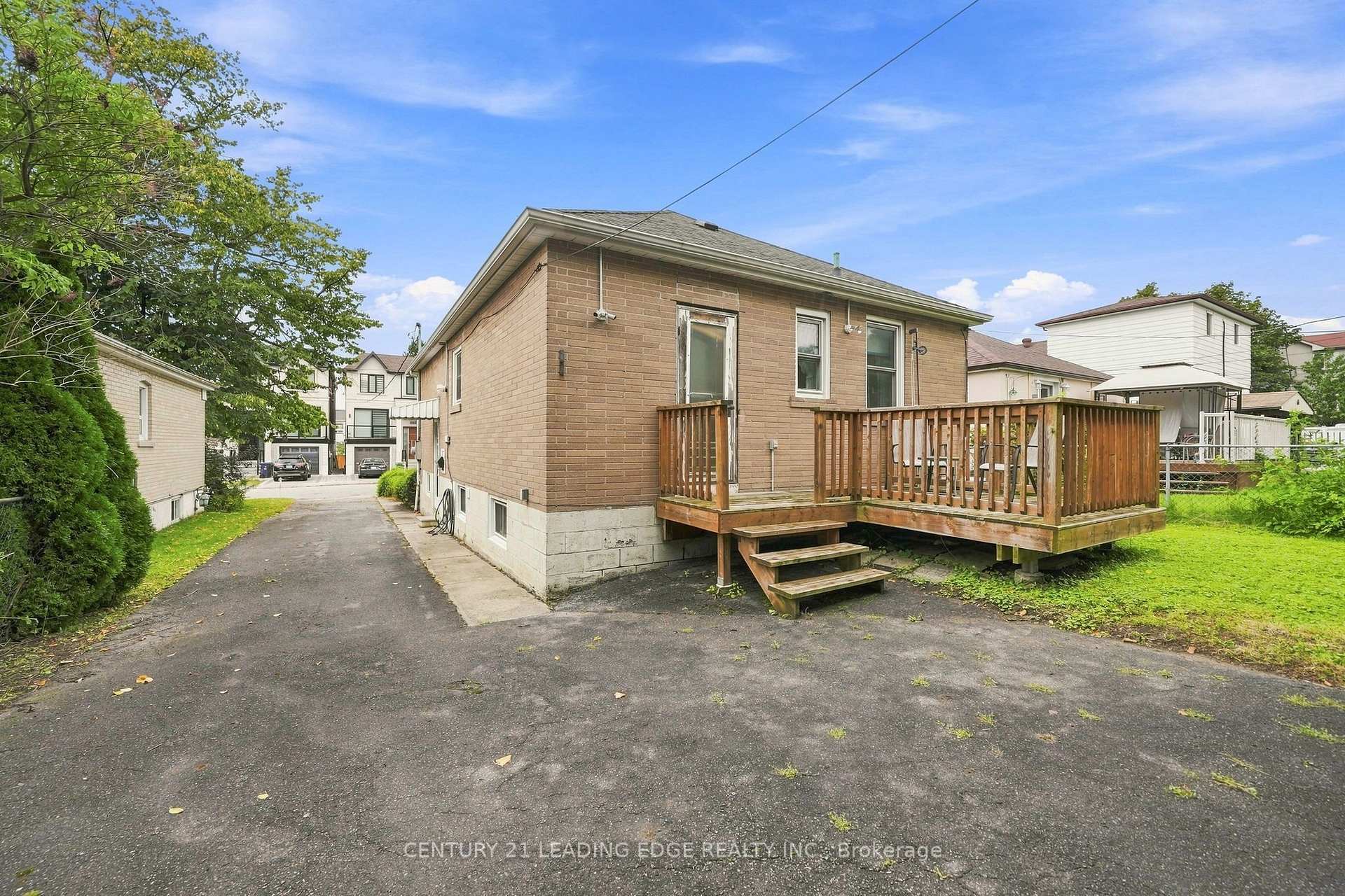 Photo 13 of 67 Pitt Avenue, Scarborough, Clairlea-Birchmount — HOMEH