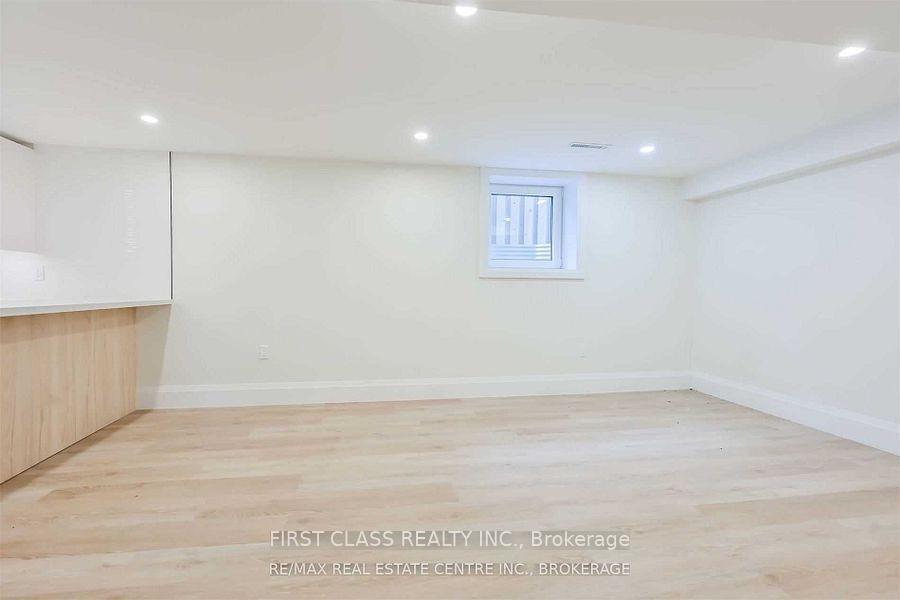 Photo 10 of Unit 2, 118 Manning Avenue, Hamilton, Greeningdon — HOMEH