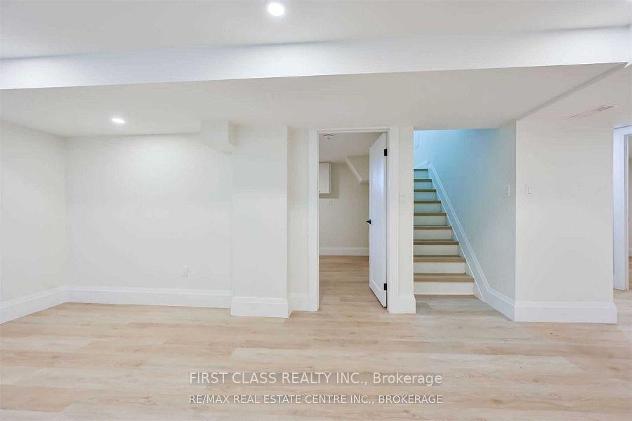 Photo 11 of Unit 2, 118 Manning Avenue, Hamilton, Greeningdon — HOMEH