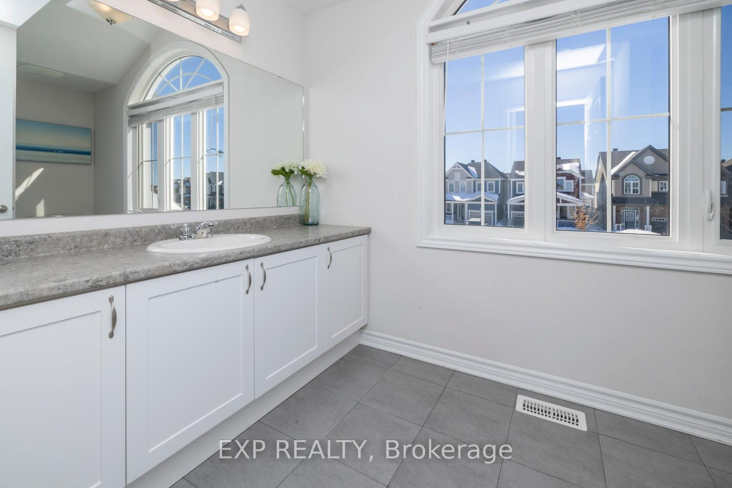 Photo 10 of 161 Cranesbill Road, Ottawa, Kanata - Emerald Meadows/Trailwest — HOMEH