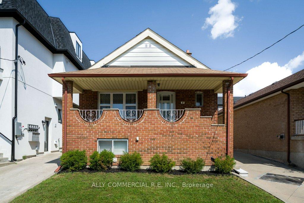 Photo 2 of 4 Chudleigh Road, Toronto, Caledonia-Fairbank — HOMEH