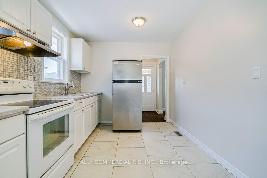Photo 3 of 4 Chudleigh Road, Toronto, Caledonia-Fairbank — HOMEH