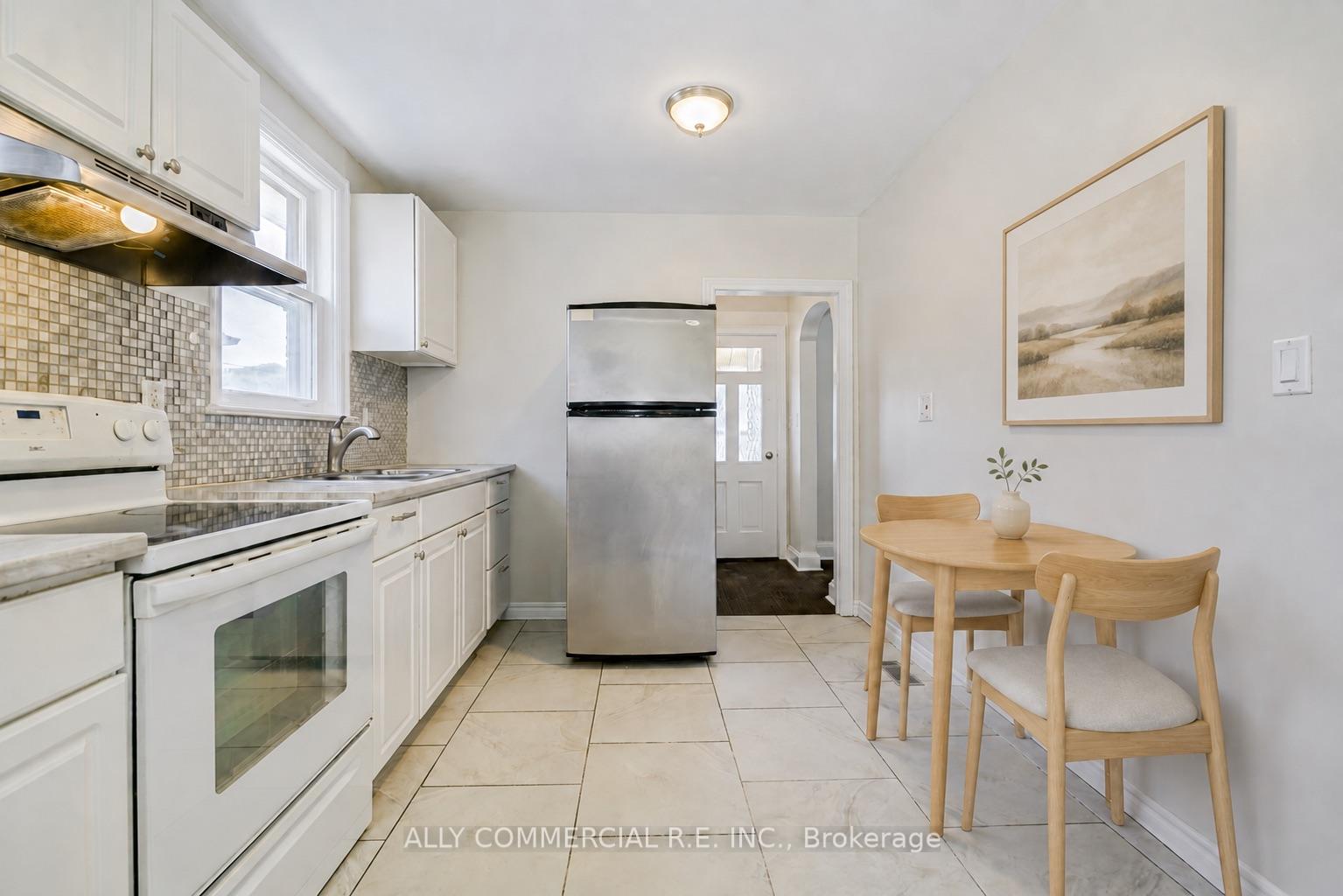 Photo 4 of 4 Chudleigh Road, Toronto, Caledonia-Fairbank — HOMEH