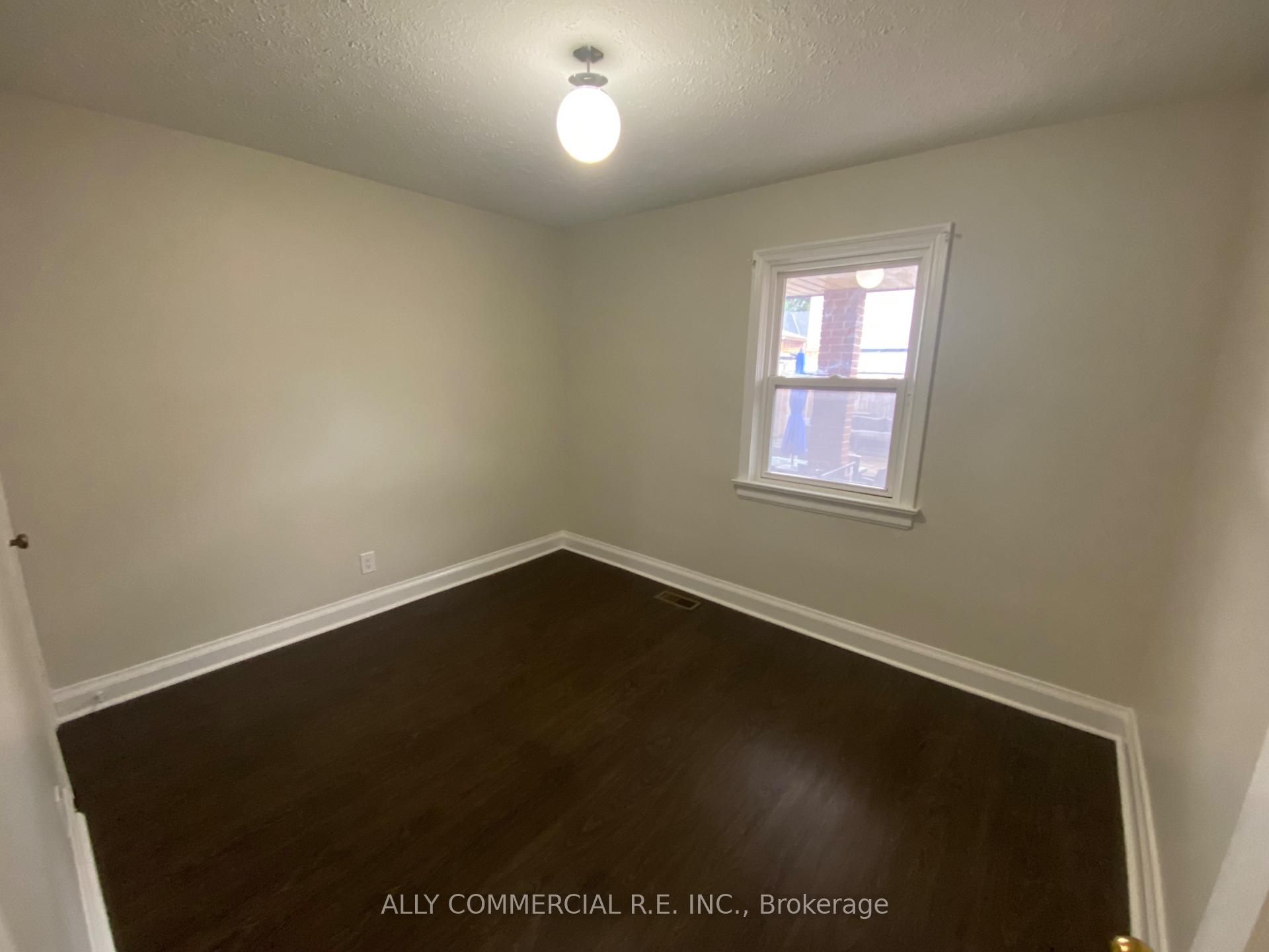 Photo 12 of 4 Chudleigh Road, Toronto, Caledonia-Fairbank — HOMEH