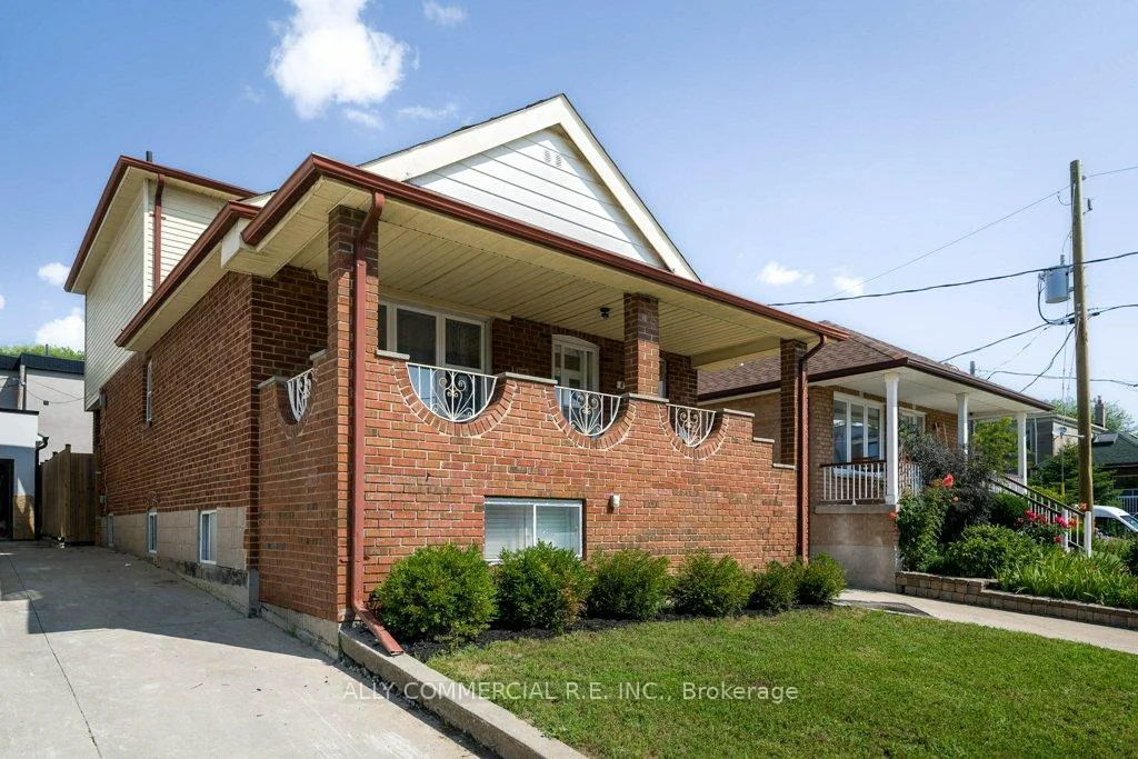 Photo 10 of 4 Chudleigh Road, Toronto, Caledonia-Fairbank — HOMEH