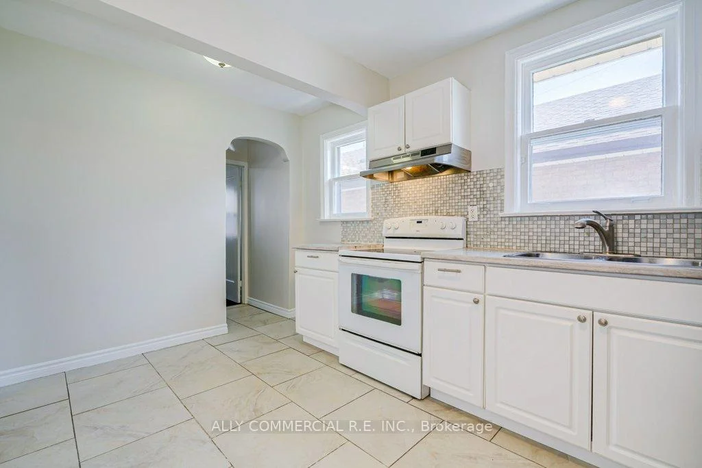 Photo 21 of 4 Chudleigh Road, Toronto, Caledonia-Fairbank — HOMEH