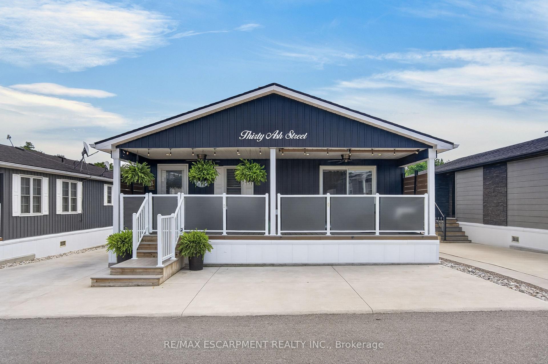 Front of Unit 30 Ash Street, 4449 Milburough Line