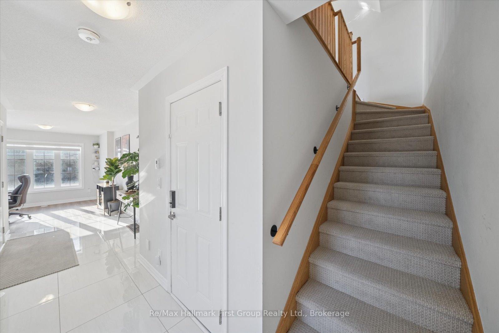 Photo 5 of 40 Porcelain Way, Whitby, Rolling Acres — HOMEH