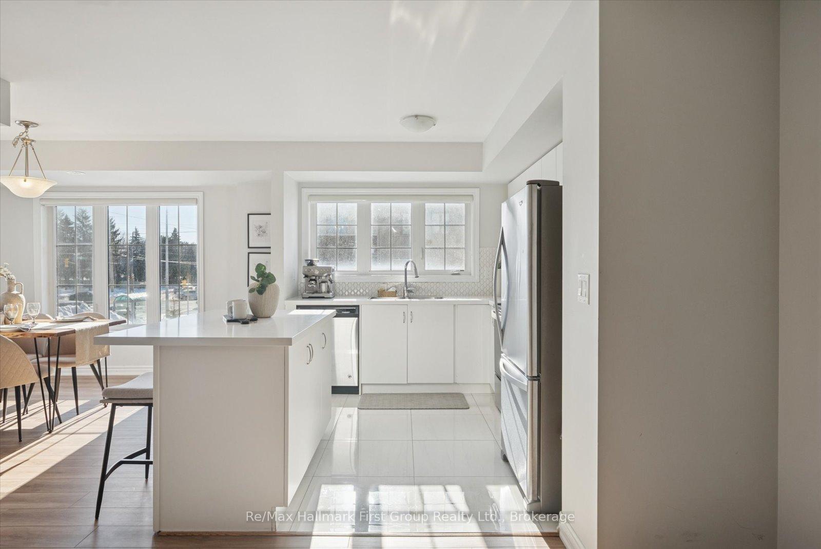 Photo 10 of 40 Porcelain Way, Whitby, Rolling Acres — HOMEH