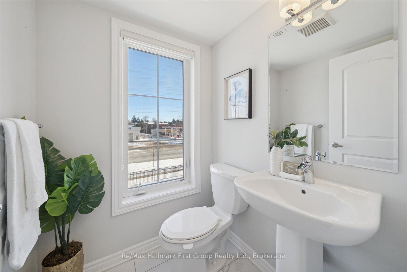 Photo 13 of 40 Porcelain Way, Whitby, Rolling Acres — HOMEH