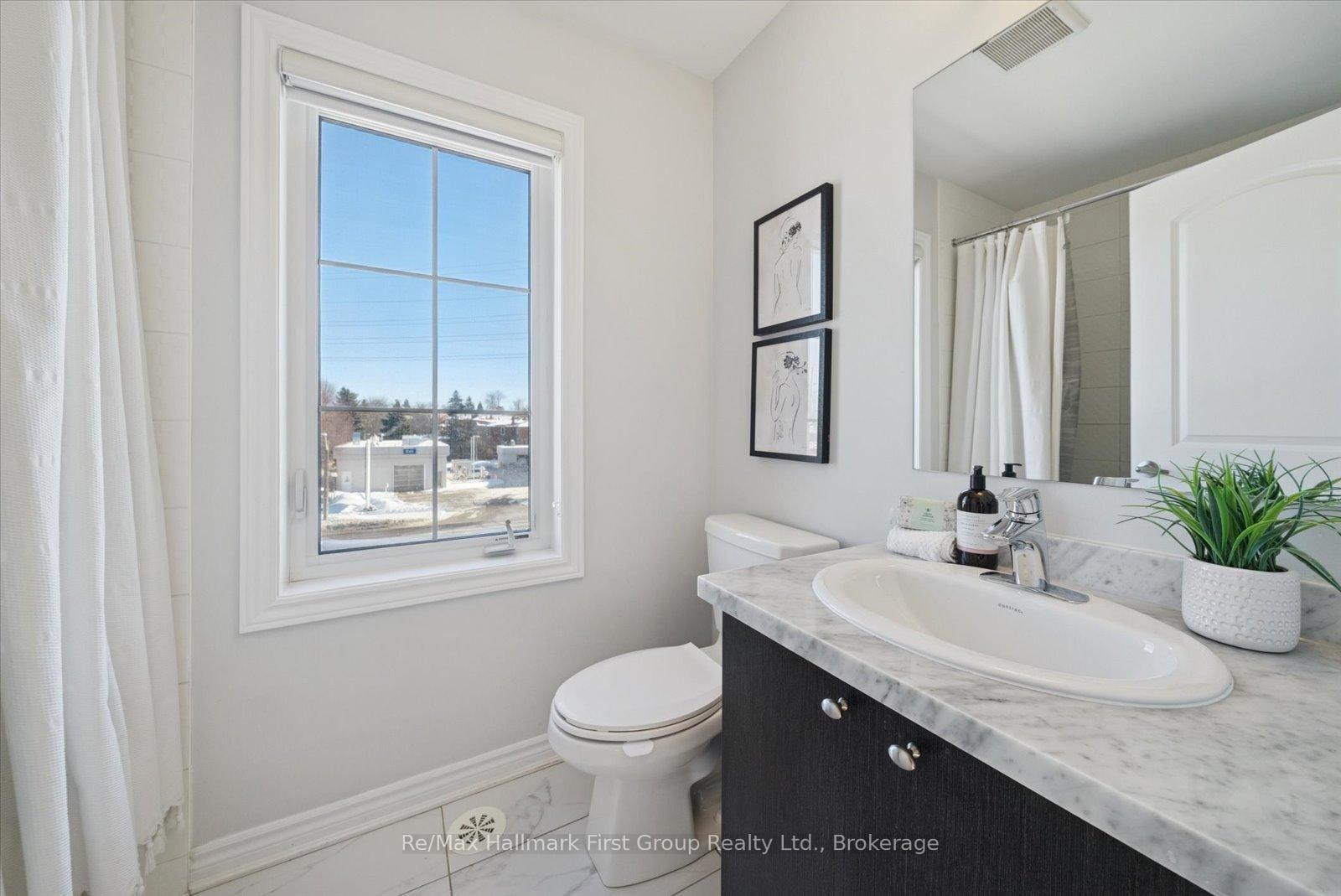 Photo 21 of 40 Porcelain Way, Whitby, Rolling Acres — HOMEH