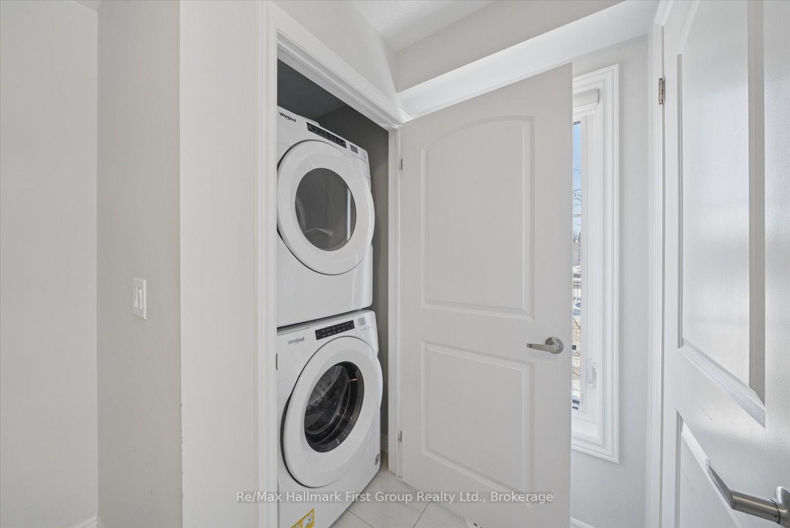 Photo 23 of 40 Porcelain Way, Whitby, Rolling Acres — HOMEH