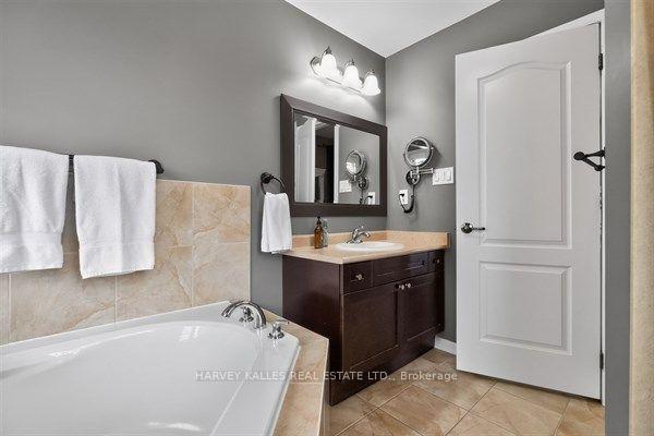 Photo 31 of 180 Leiterman Drive, Milton, Willmott — HOMEH
