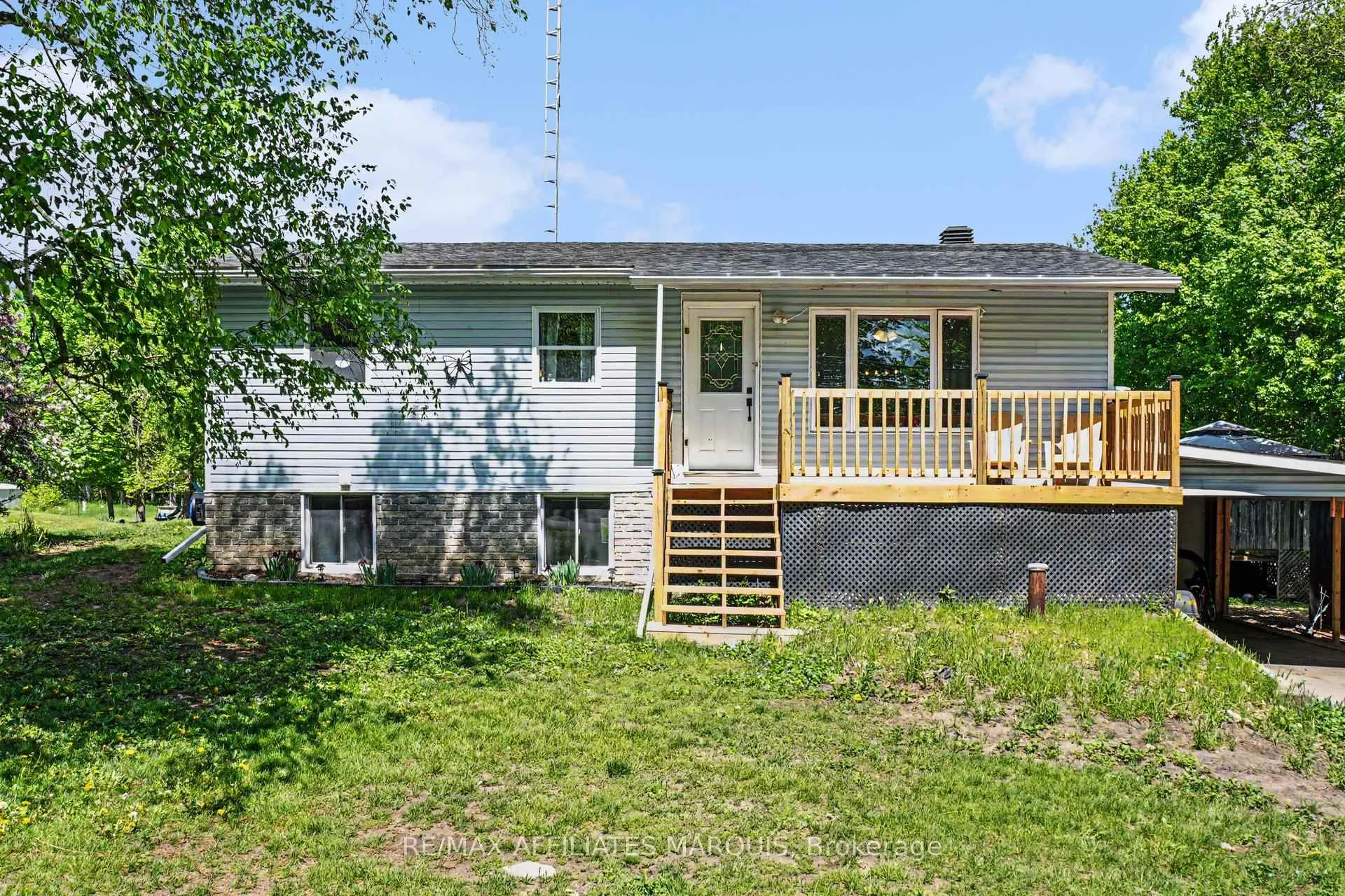 Photo 3 of 10 Bay Road, Rideau Lakes, Rideau Lakes (South Elmsley) Twp — HOMEH