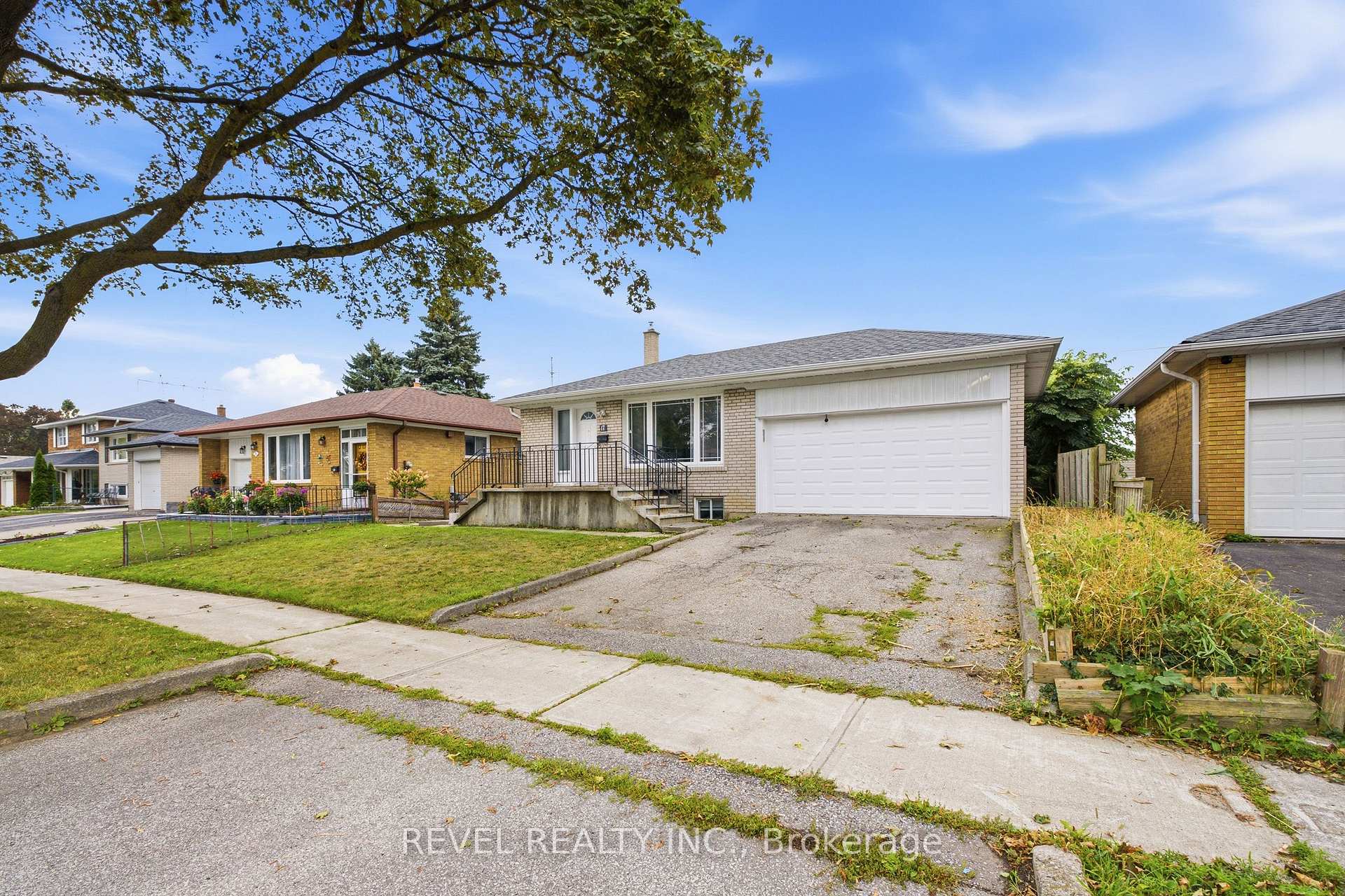 Photo 2 of 17 Amberjack Boulevard, Scarborough, Woburn — HOMEH