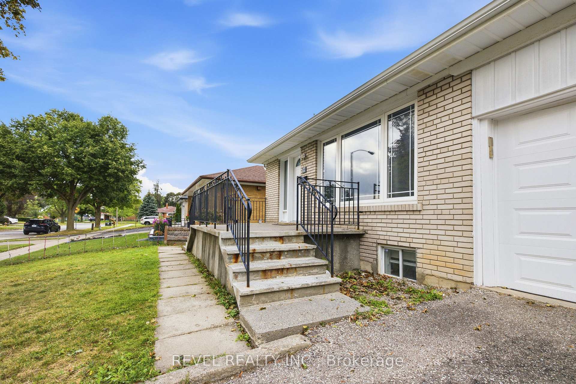 Photo 3 of 17 Amberjack Boulevard, Scarborough, Woburn — HOMEH