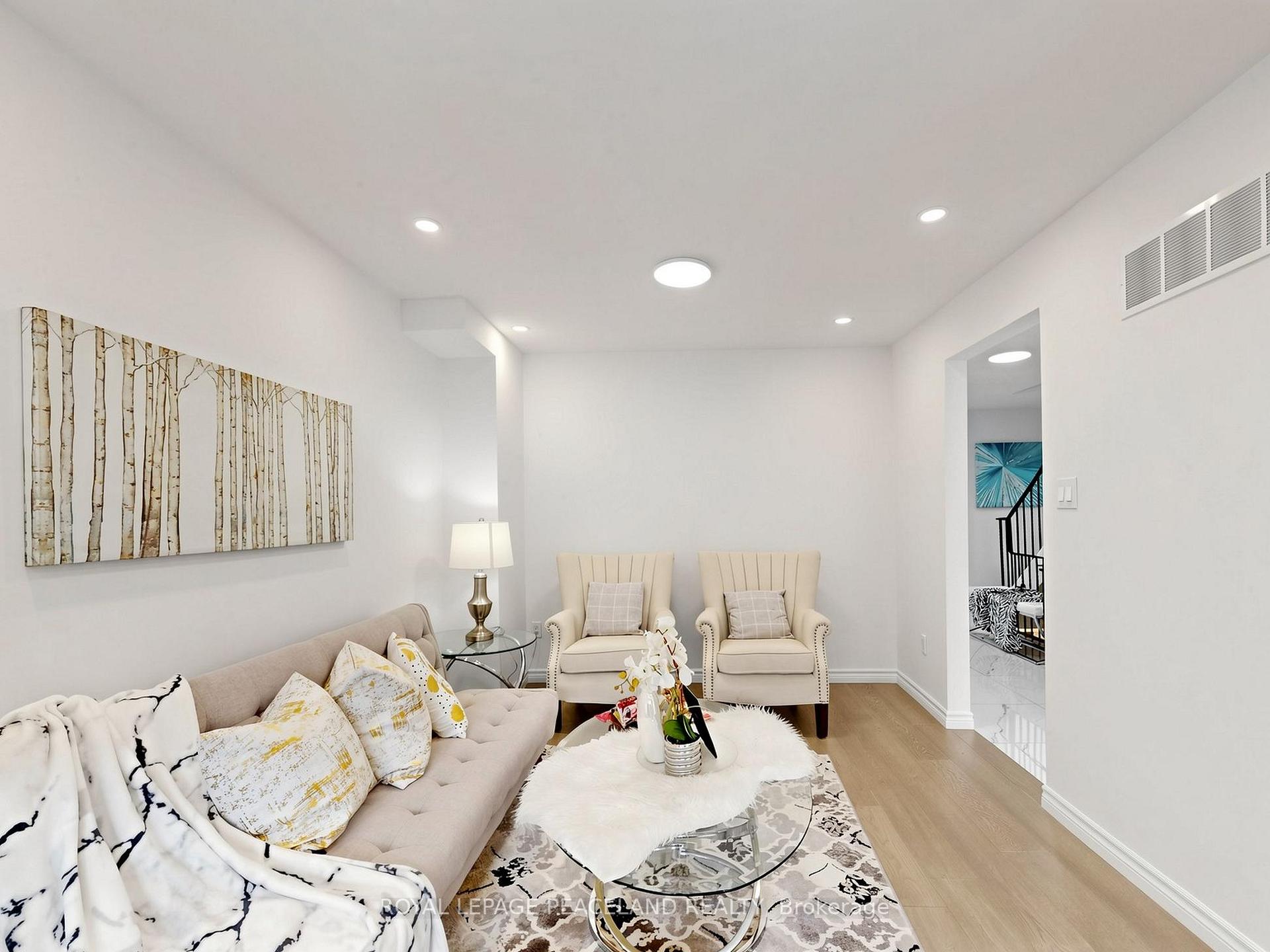 Photo 3 of 3 Newport Way, Markham, Thornhill — HOMEH