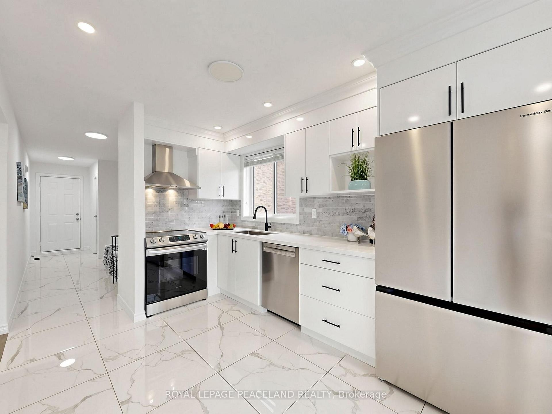Photo 8 of 3 Newport Way, Markham, Thornhill — HOMEH