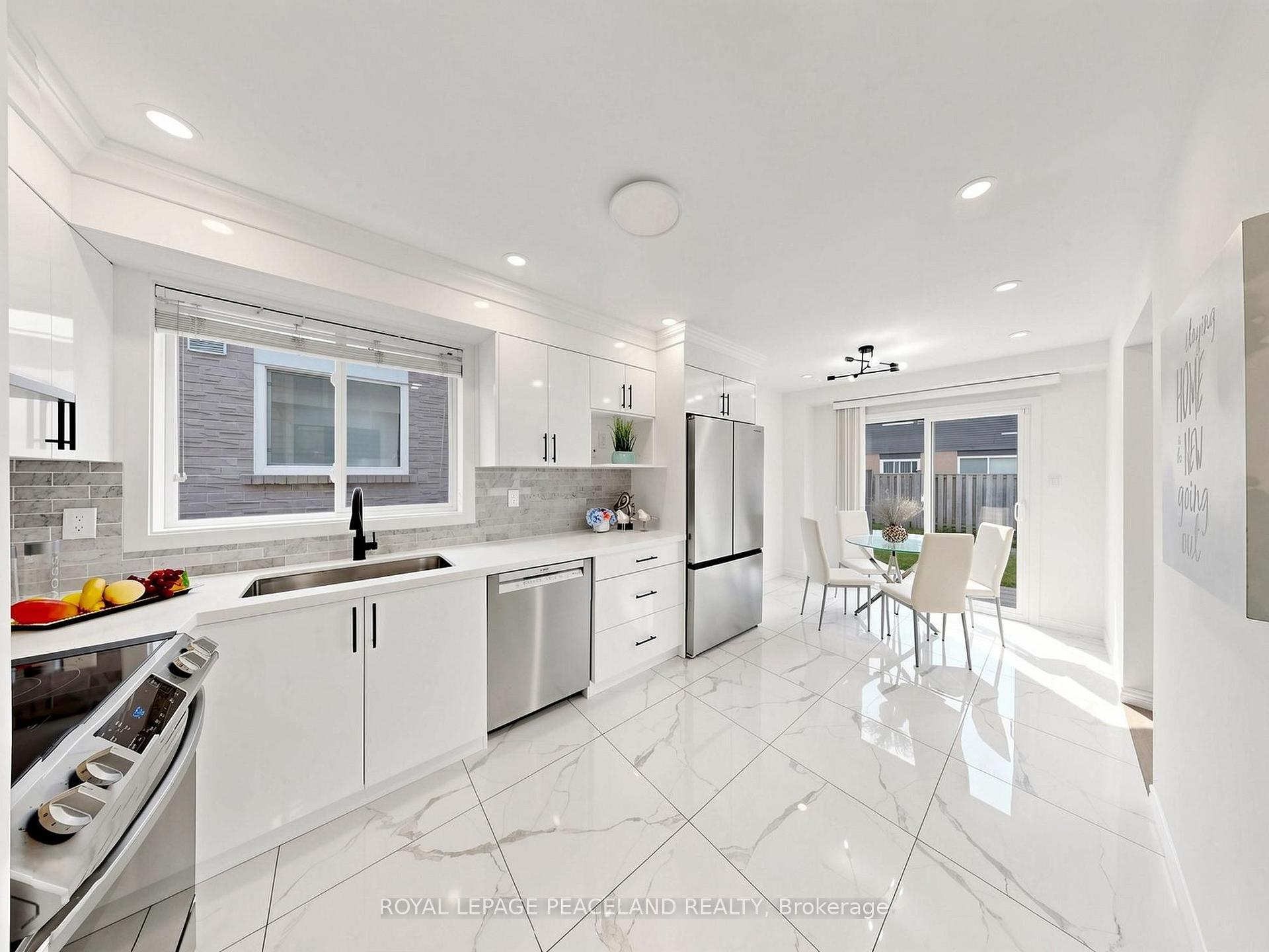 Photo 11 of 3 Newport Way, Markham, Thornhill — HOMEH