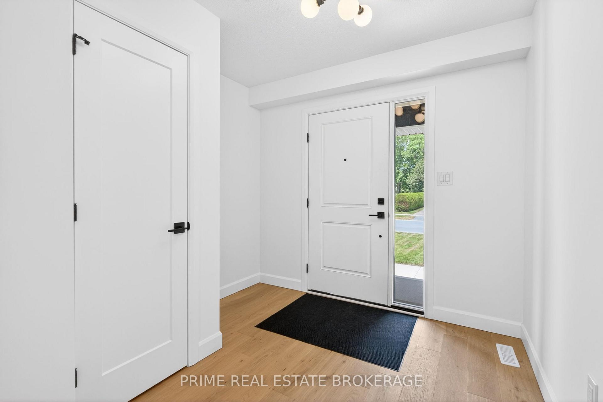 Photo 3 of Unit 5, 177 Chestnut Street, Lucan Biddulph, Lucan — HOMEH