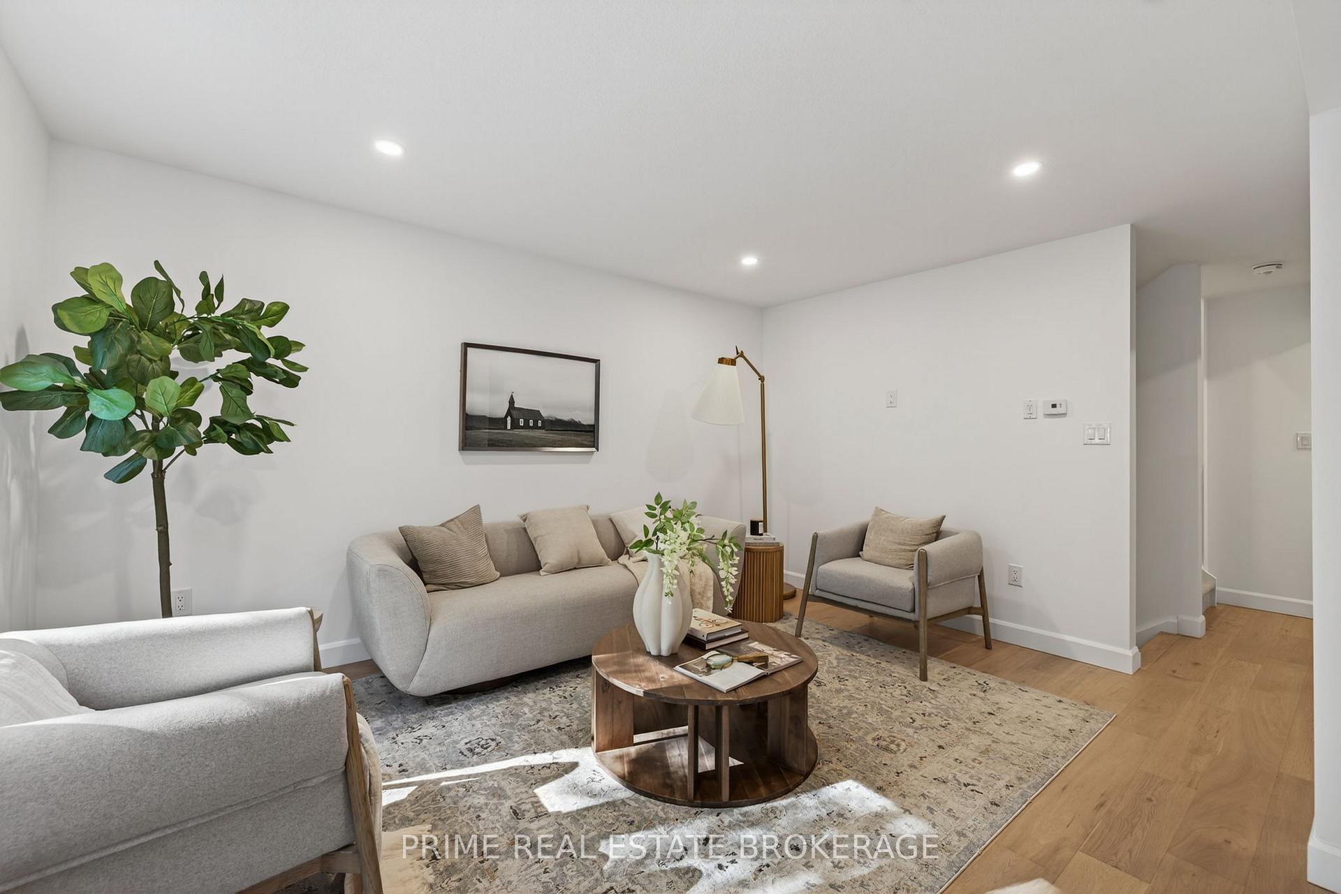 Photo 13 of Unit 8, 177 Chestnut Street, Lucan Biddulph, Lucan — HOMEH