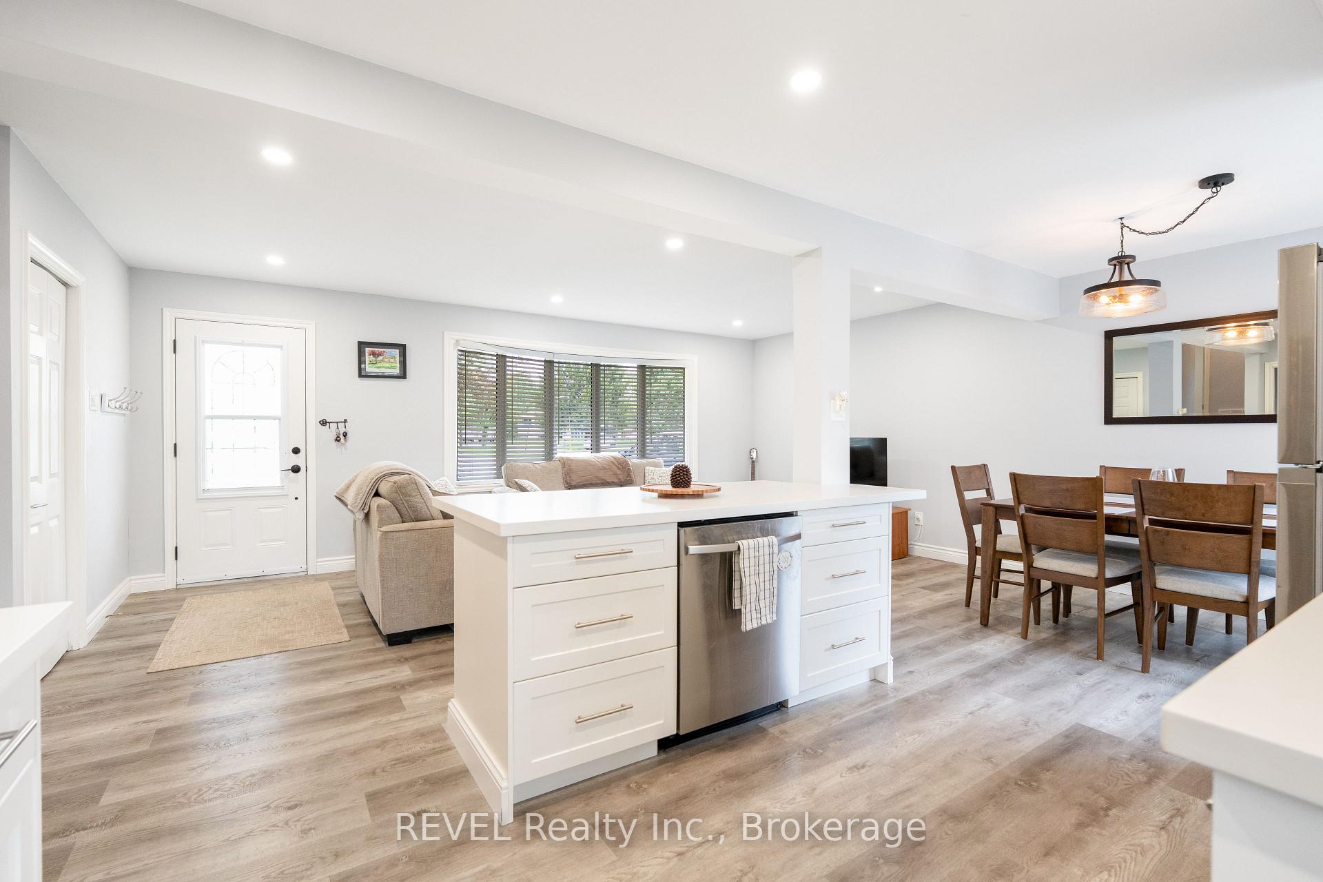 Photo 3 of 4480 Queensway Gardens, Niagara Falls, Morrison — HOMEH