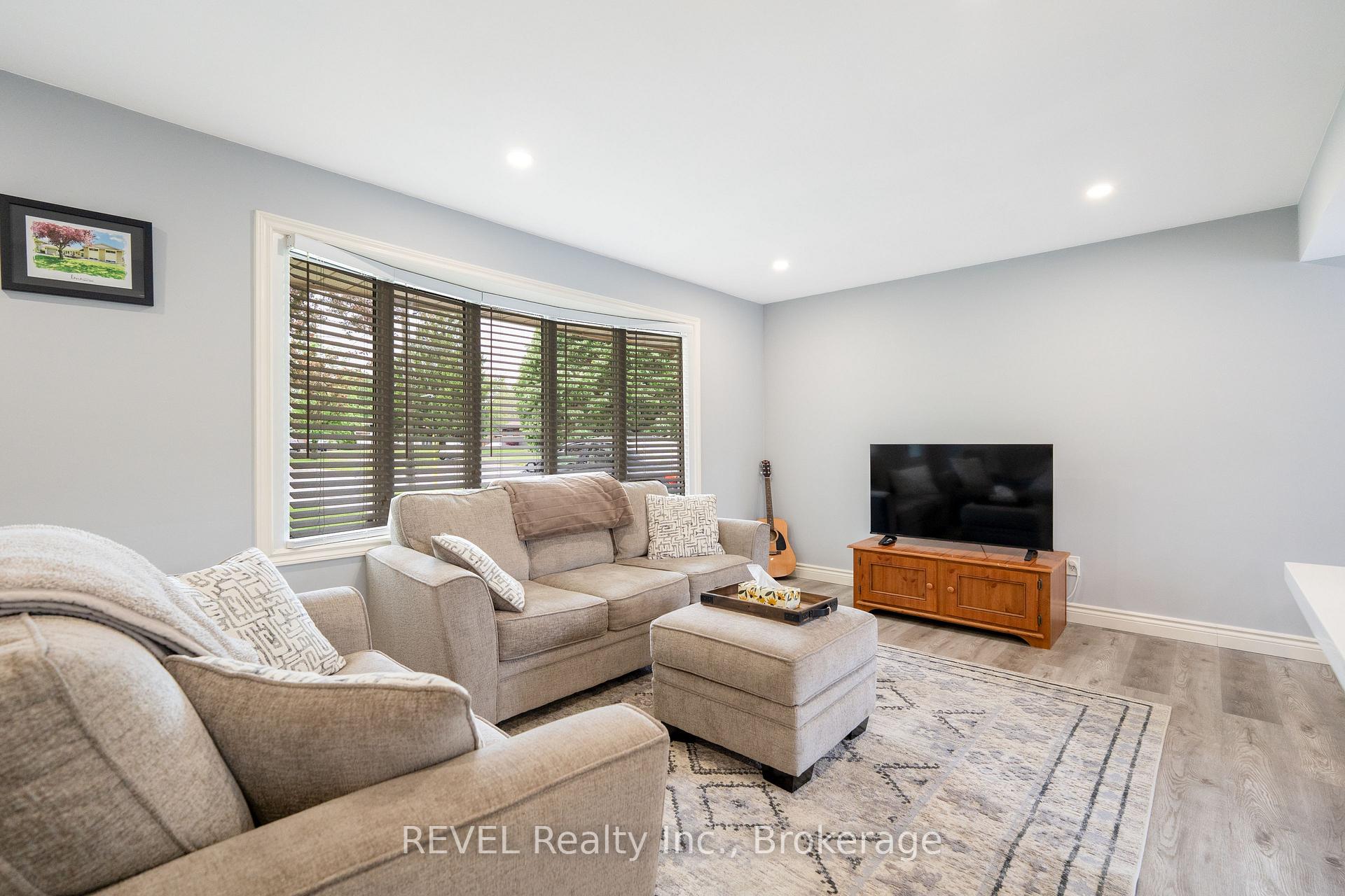 Photo 5 of 4480 Queensway Gardens, Niagara Falls, Morrison — HOMEH