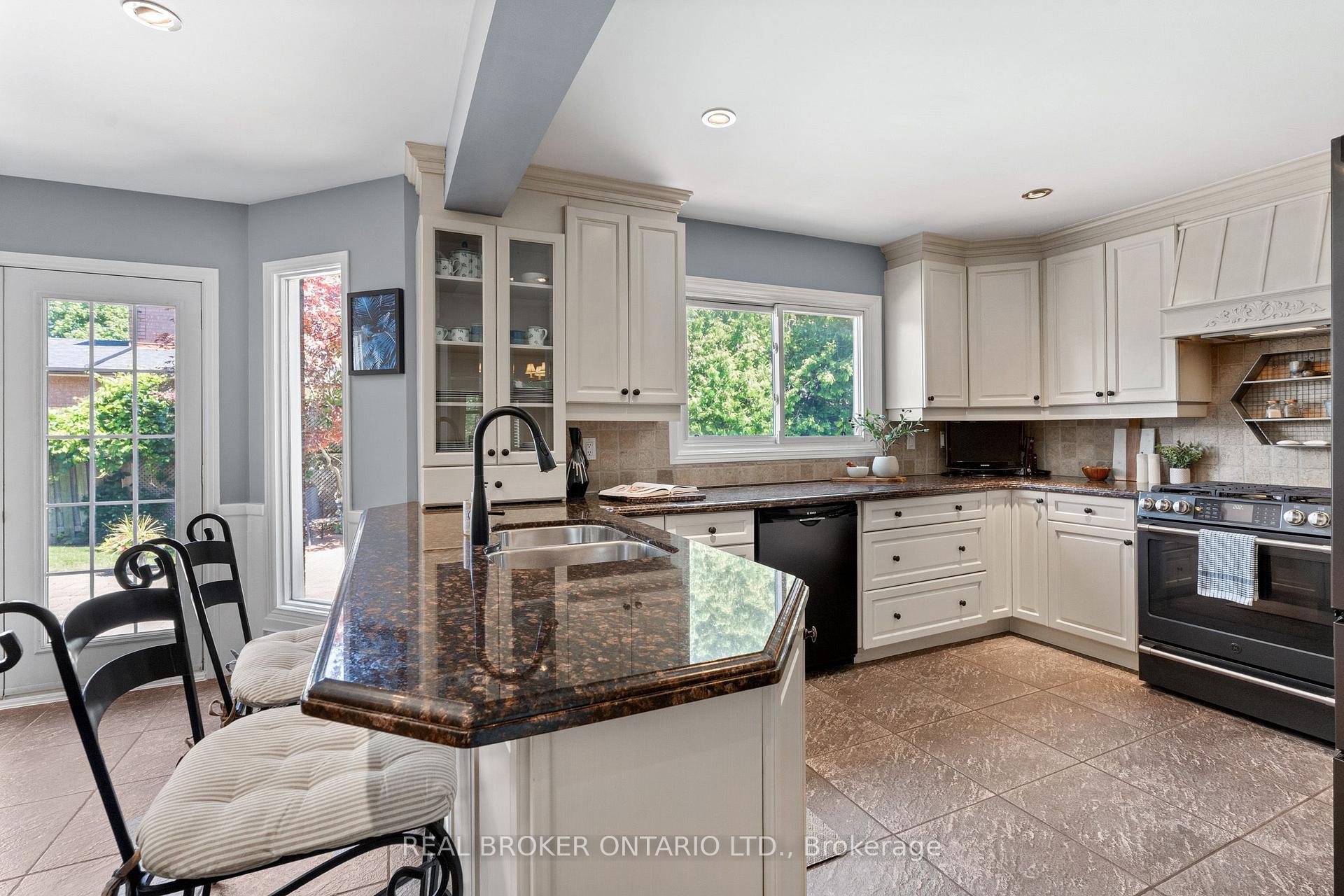 Photo 10 of 1291 Windrush Drive, Oakville, Glen Abbey — HOMEH