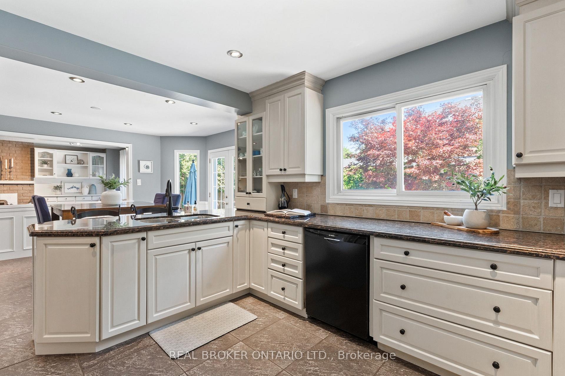 Photo 11 of 1291 Windrush Drive, Oakville, Glen Abbey — HOMEH