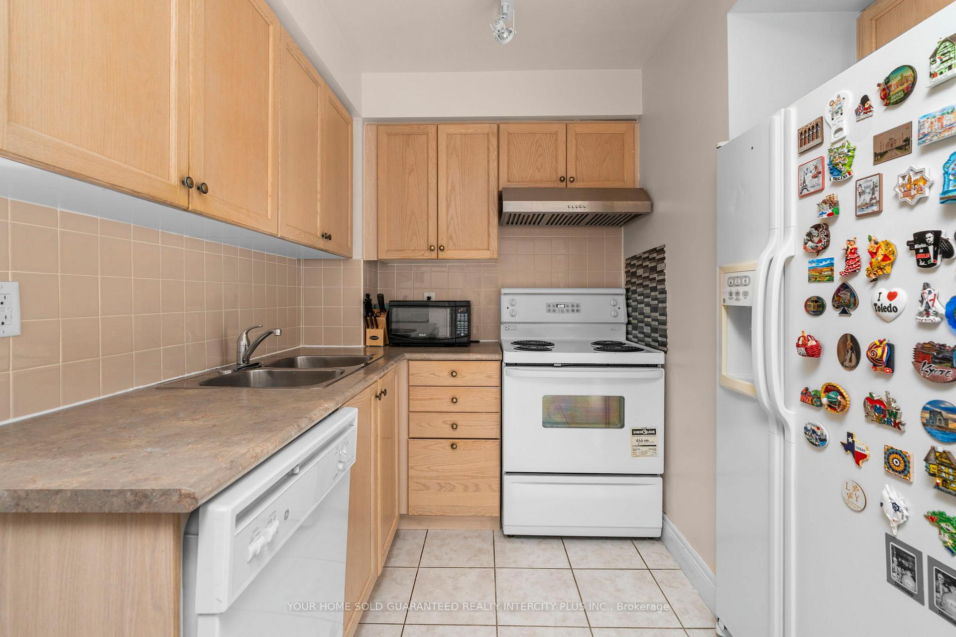 Photo 7 of Unit 811, 1 Clairtrell Road, North York, Willowdale East — HOMEH