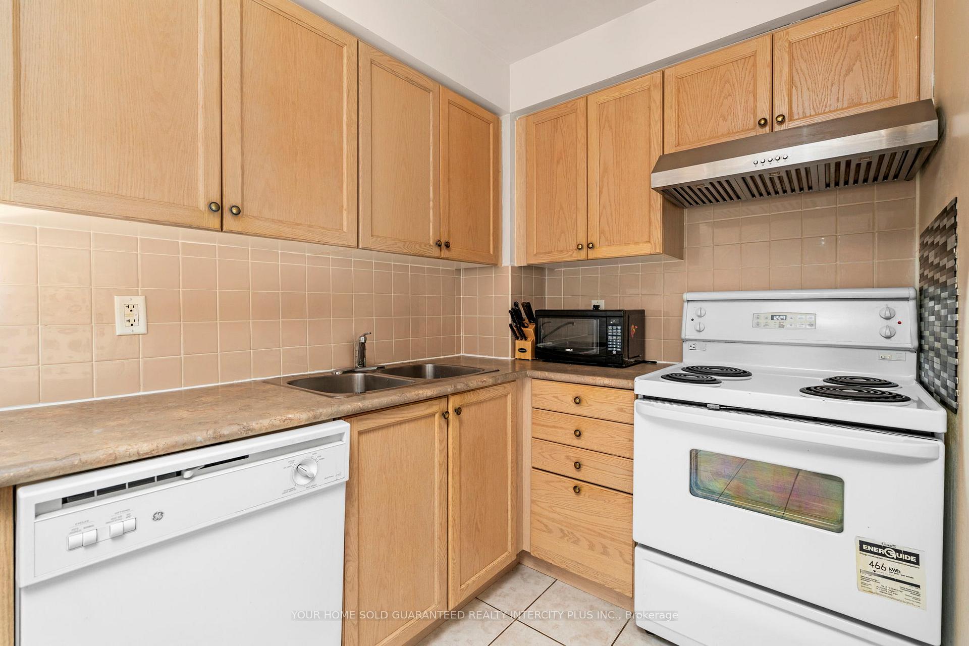 Photo 8 of Unit 811, 1 Clairtrell Road, North York, Willowdale East — HOMEH
